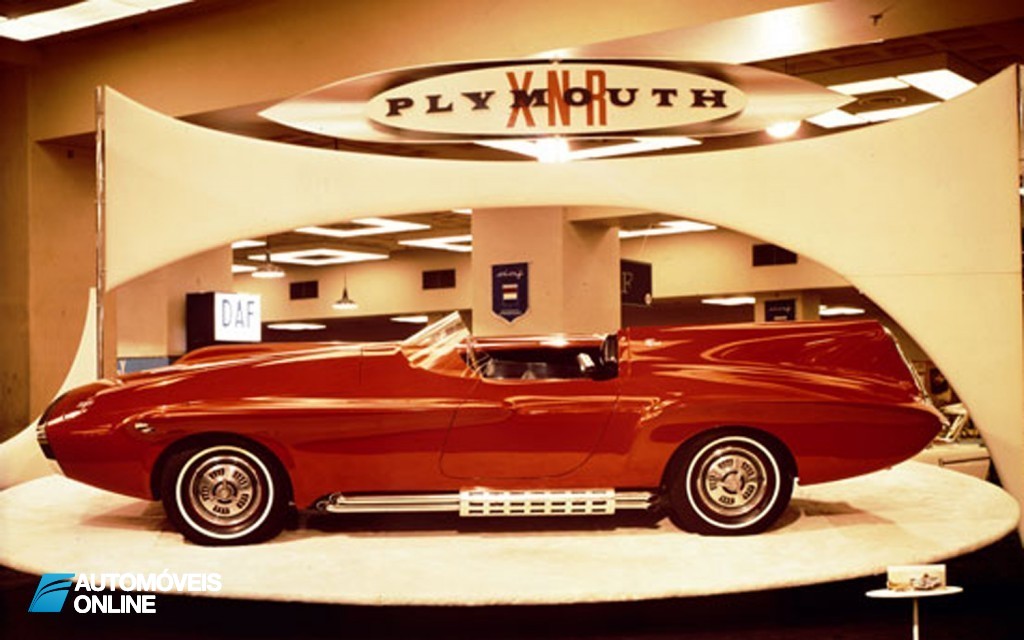1960-Plymouth-XNR-concept-vintage-Plymouth-display-1024x640
