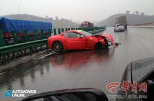 Acidente Ferrari spider 458 e california vista perfil