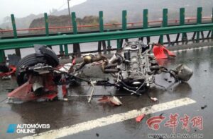 Acidente brutal! Dois Ferrari e 300 mil de prejuízos