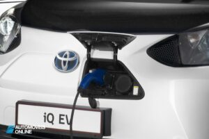 New Toyota iQ Eléctrico front abastecimento View 2013