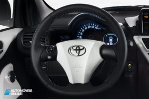 New iQ EV Toyota Eléctrico Volante Vista