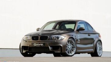 BMW Série 1M ultrapassa os 300 km/h