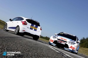 New Ford Focus WTCC 202cv road and coompetition version rear and front right view 2013