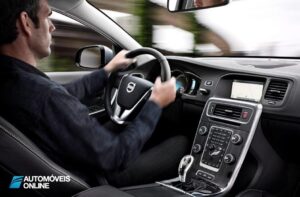 New Volvo V60 Híbrido 2013 interior right view