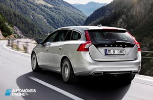 New Volvo V60 Híbrido 2013 rear let view