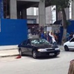 Insólito! Vídeo mostra mulher em fúria a destruir um automóvel à martelada