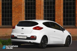 Kia Cee´d rear right view 2013