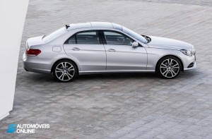 New Mercedes-Benz Classe E right profile grey View