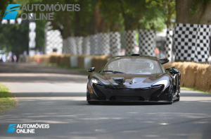 McLaren P1 front view 2013