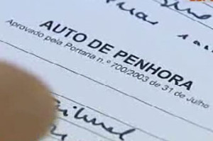 Carros penhorados, apreendidos na Hora