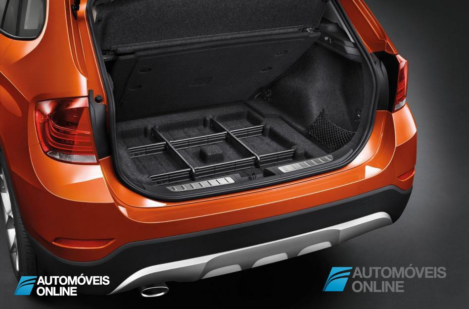 New BMW X1 Presentation Salon Detroid 2014 bagage View