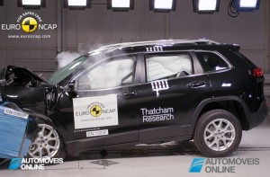 EuroNCAP 2013 Crash teste cherokee front crash view