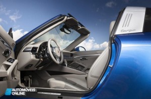 new Porsche 911 Targa 2015 bleu open door view