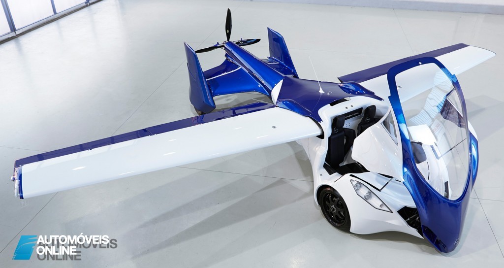 fly car Aeromobil 2017 front right top wings open view