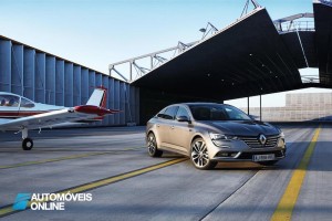 New RENAULT TALISMAN front right quarter hanger view 2015