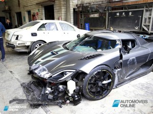 Koenigsegg Agera R. Condutor alcoolizado destrói
