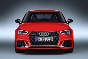 Audi RS3 quattro. Um Sedan com 400cv de potência
