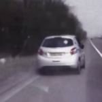 Condutor desmaia ao volante e polícia evita acidente
