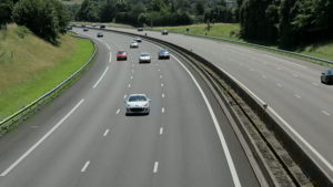 Conduzir na Fila do Meio dá Multa até 300€