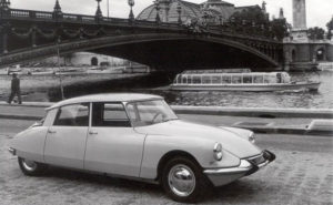 CITROEN DS TIBURoN (1955), conhecido em Portugal como o boca de sapo, foi o primeiro carro com travões de disco