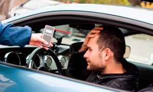 Homem detido a conduzir sem seguro e com 4,09g/l de álcool