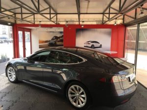 Tesla. Primeira loja no Porto
