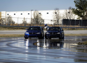 Consegue imaginar abastecer um BMW a fazer drift?