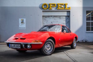 Opel GT faz 50 anos: «Nur fliegen ist schöner…»
