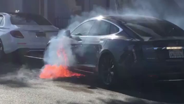 Impressionante. Vídeo regista Tesla arder