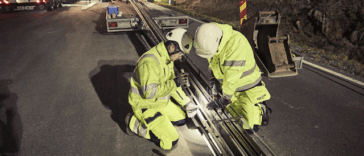 A Primeira Autoestrada do Mundo que Carrega Carros Elétricos em Movimento Já é Real — E Pode Mudar Tudo